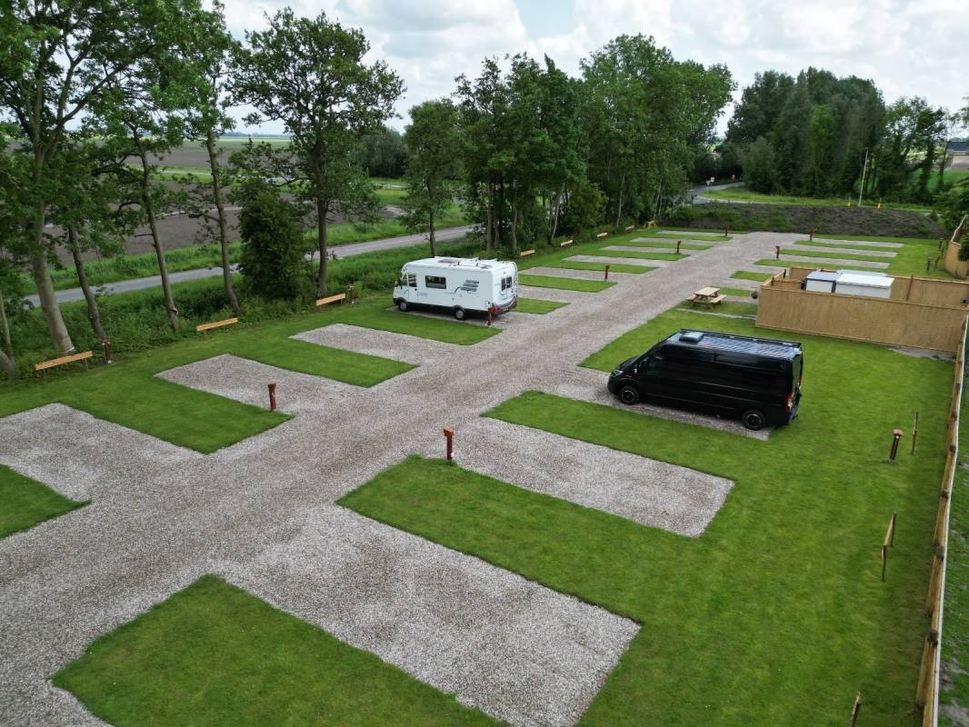 Camperpark Rembrandt und Saskia — 露营车营地 in Sint-Annaparochie