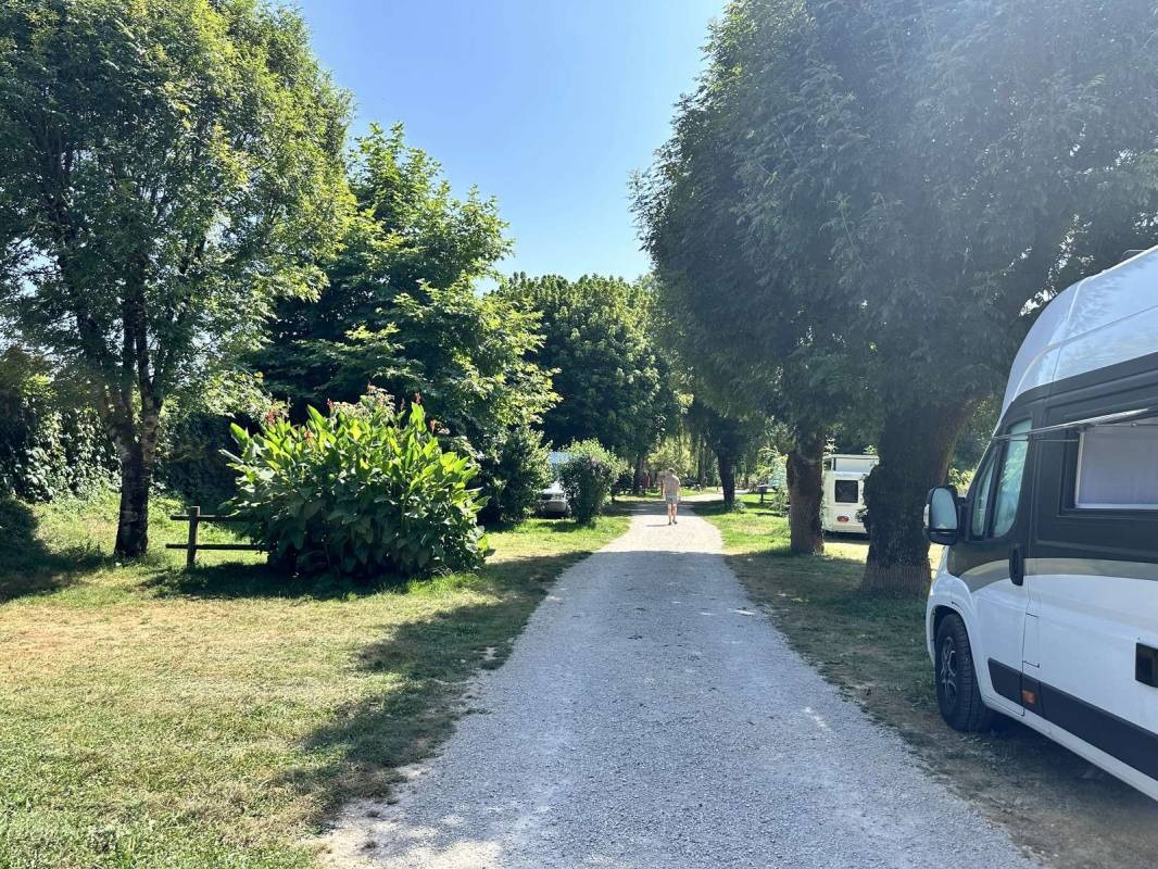 Camping Municipal St.-Léon-sie-Vézère — Campingplats in Saint-Léon-sur-Vézère