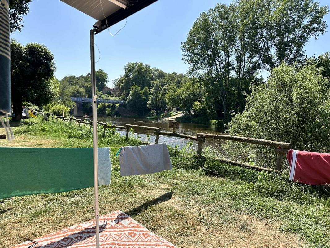 Camping Municipal St.-Léon-sie-Vézère — Camping Site in Saint-Léon-sur-Vézère