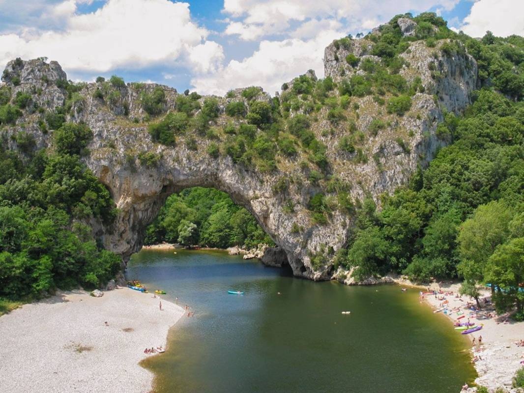 Camping Le Pont de Maisonneuve — Sítio de acampamento in Beaulieu