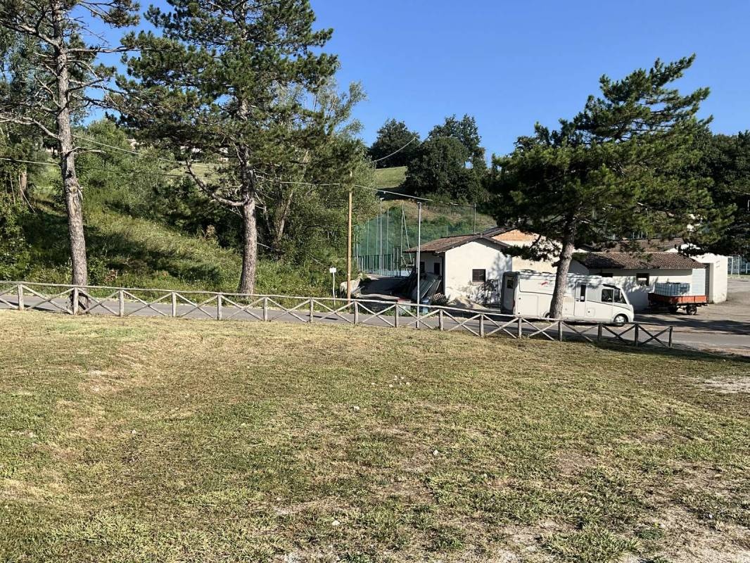 Badia Tedalda - öffentlicher Stellplatz — Area Autocaravanas in Badia Tedalda