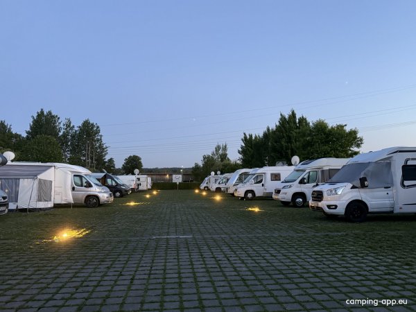 Stellplatz Kur- und Feriencamping Dreiquellenbad — Photo 4