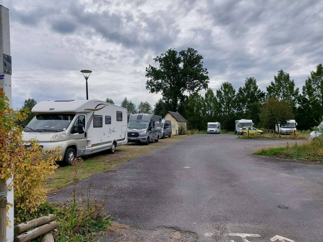 Stellplatz Saint-Hilaire-du-Harcouët — Area di sosta in Saint-Hilaire-du-Harcouët