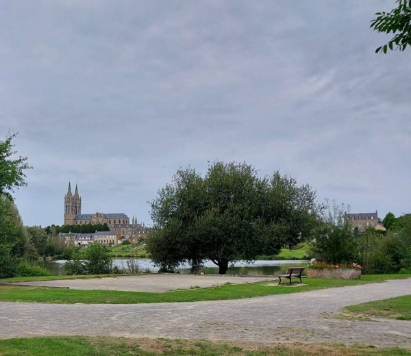 Stellplatz Saint-Hilaire-du-Harcouët — Foto 3