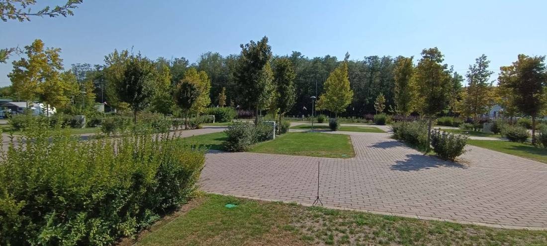 Avarok Szálláshelye Kemping — Kamp yeri in Lakitelek