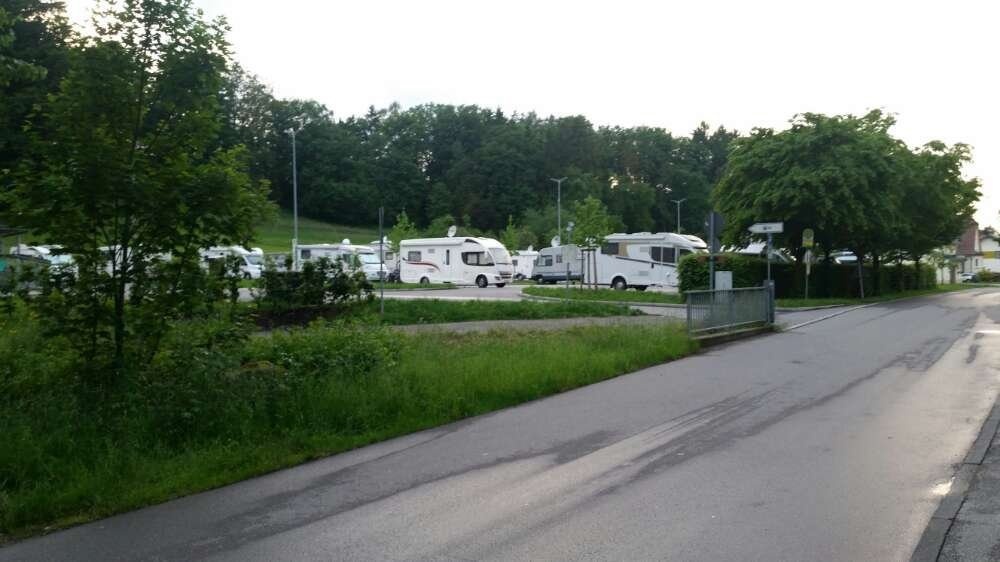 Reisemobilstellplatz bei der Waldsee-Therme — 露营车营地 in Bad Waldsee