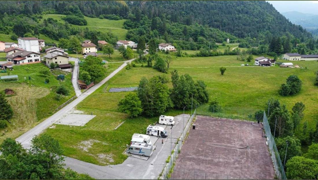 Area Sosta Camper Val d'Arzino — Stellplatz in San Francesco