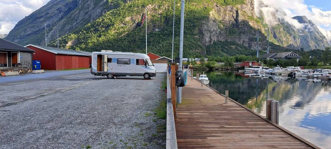 Stellplatz am Hafen — Місце для кемперів in Sunndalsøra