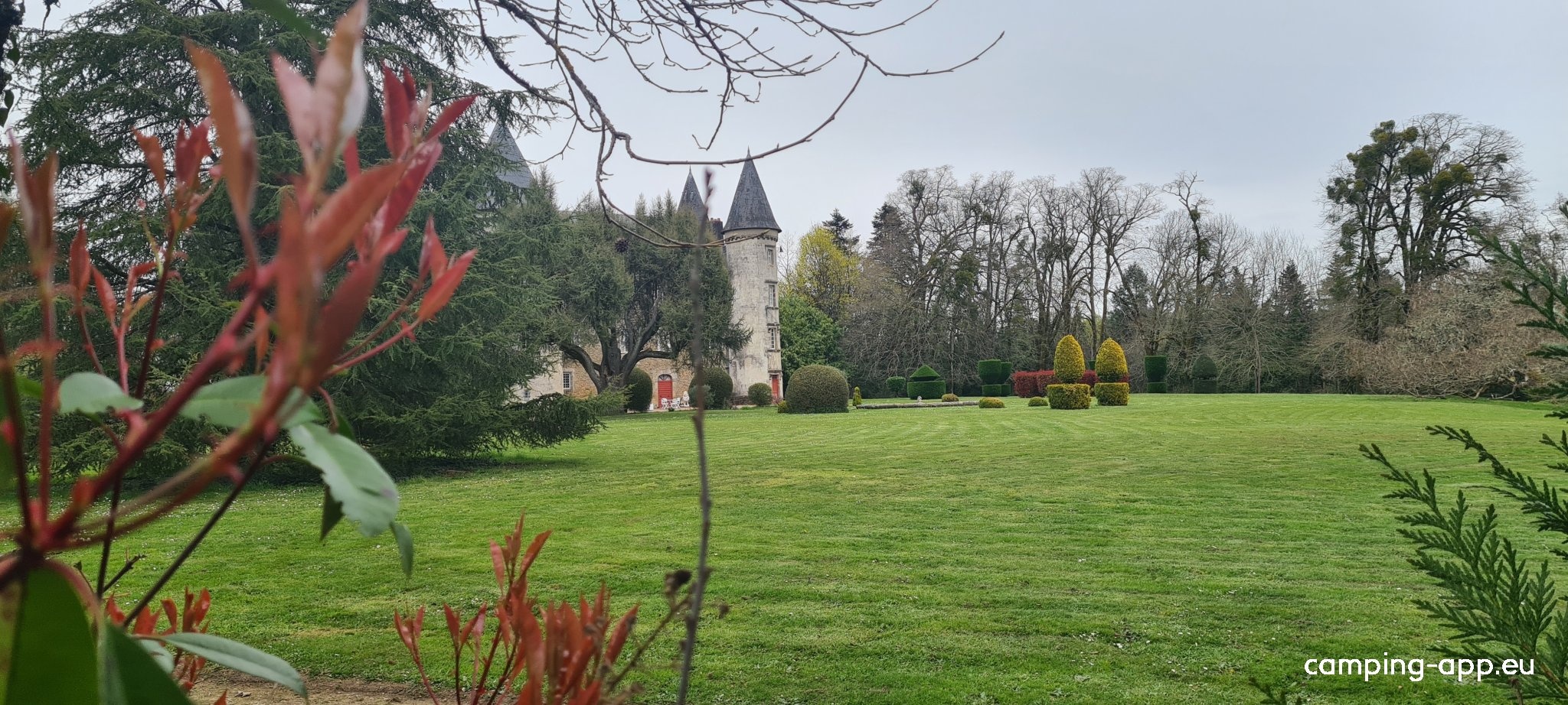 Castel Camping du Chateau de Leychoisier — Camping Site in Bonnac-la-Côte