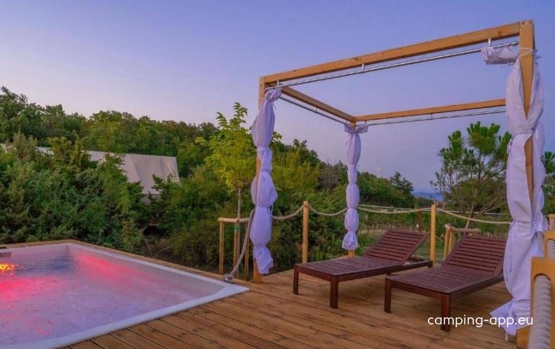 Floria Glamping Garden — Area da campeggio in Gondoliči