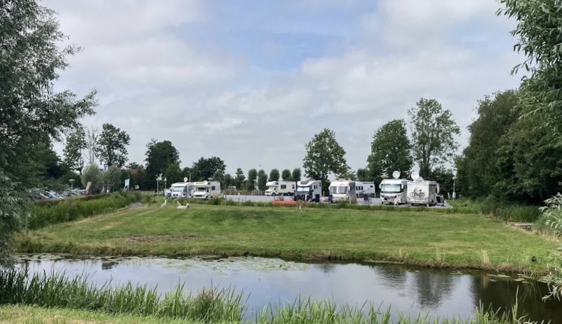 Camperplaats Westerdijk — Stellplatz in Warten