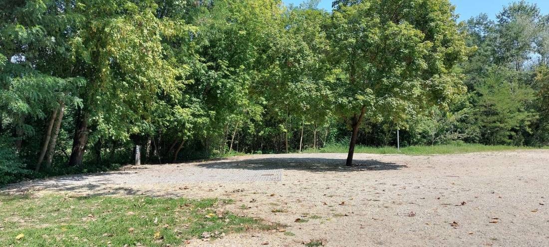 Otok Ljubezeni — Stellplatz in Beltinci