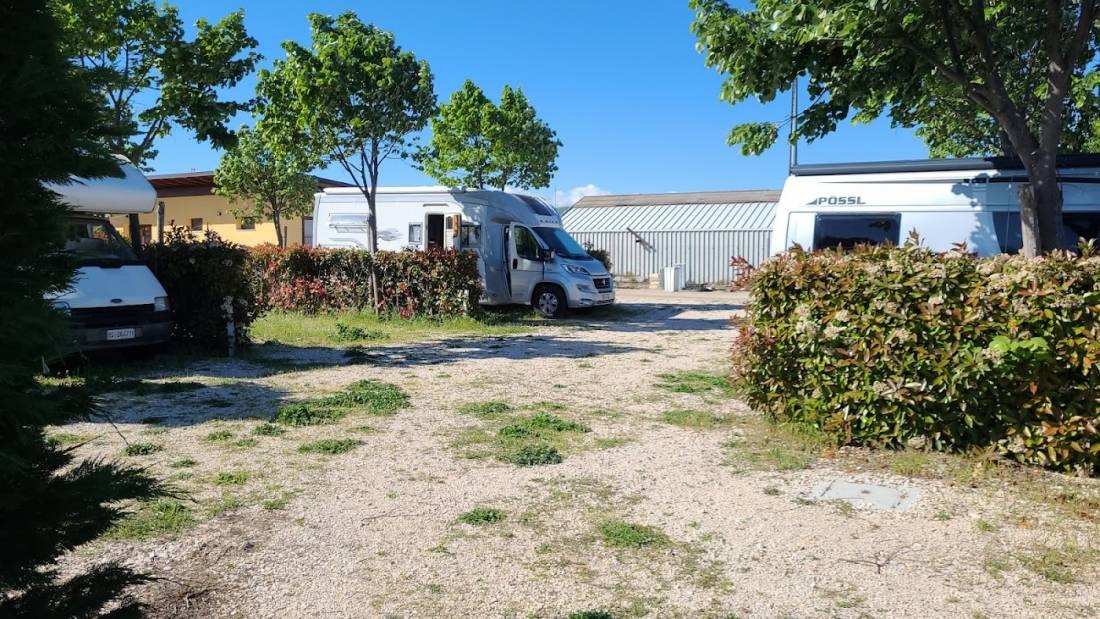 Autolavaggio Venusia & Camper Attrezza — Місце для кемперів in Venosa