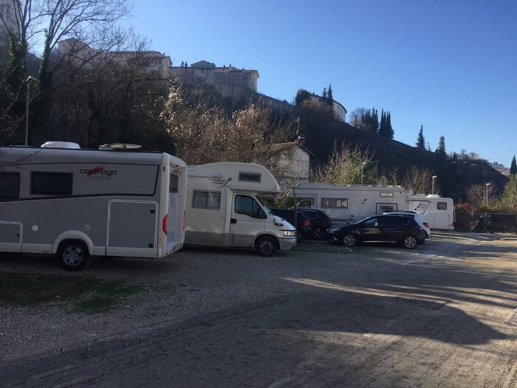 Parkplatz Spoleto — Sp. parking dla kamperów in Spoleto
