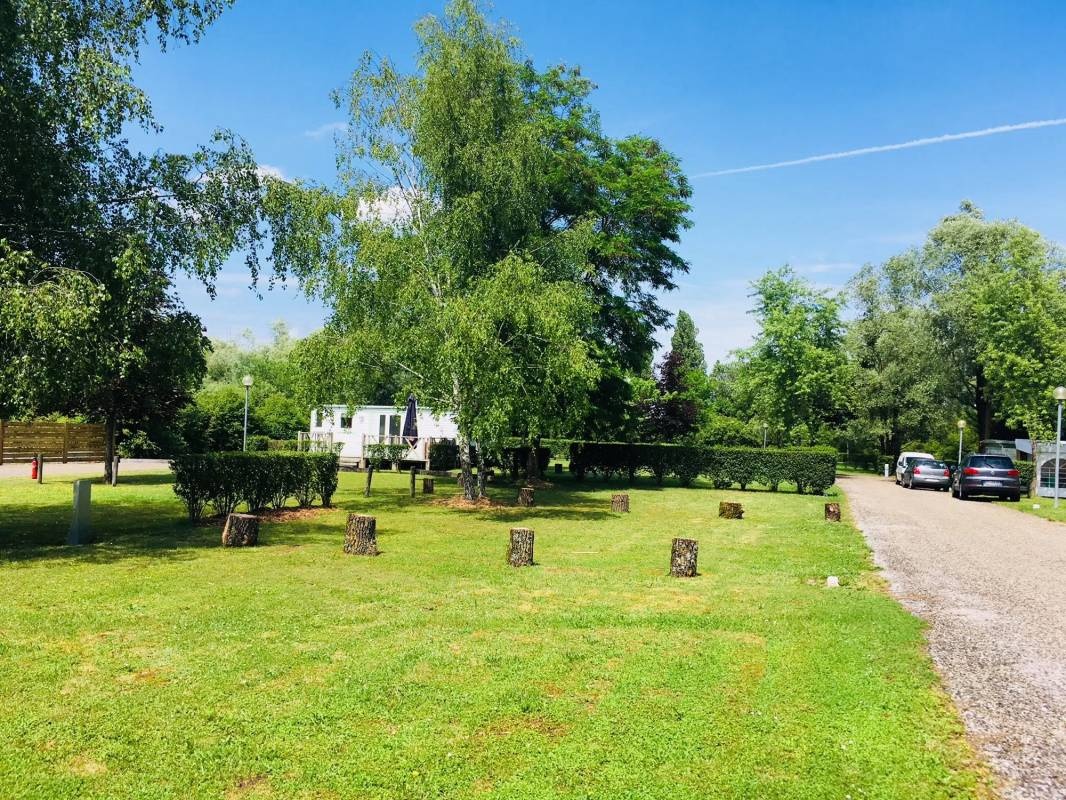 Camping au fil de l'eau — Campingplatz in Premeaux-Prissey