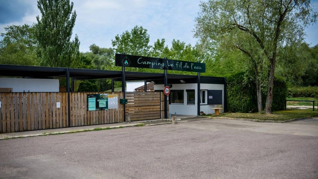 Camping au fil de l'eau — Camping in Premeaux-Prissey