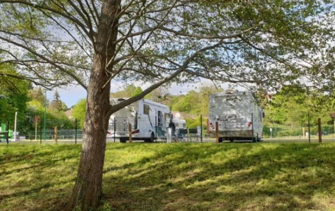 Camping-Car Park Saint Saturnin — Camperplaats in Saint-Saturnin