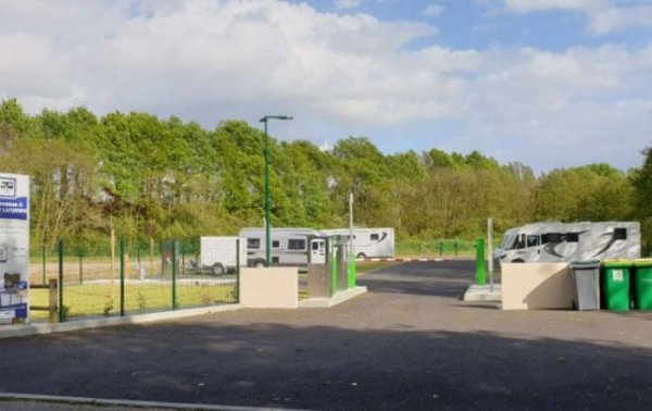 Camping-Car Park Saint Saturnin — Photo 3