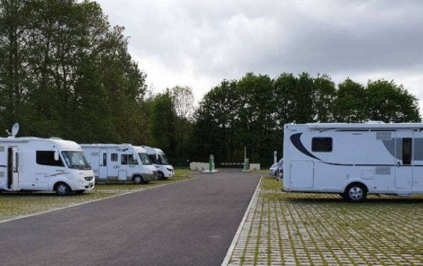 Camping-Car Park Saint Saturnin — Photo 2