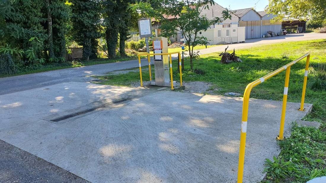 Aire de camping-car de Domblans — 露营车营地 in Domblans