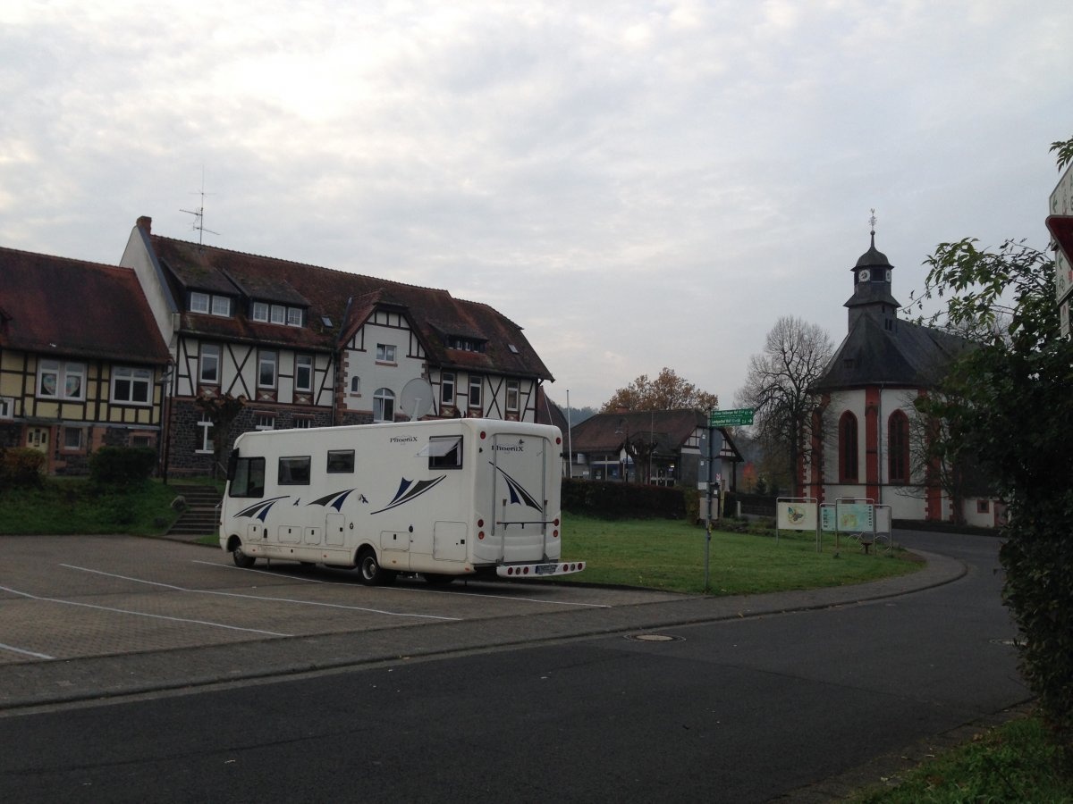 Übernachtungsparkplatz am Festplatz Hirzenhain — Parking do przenocowania in Hirzenhain