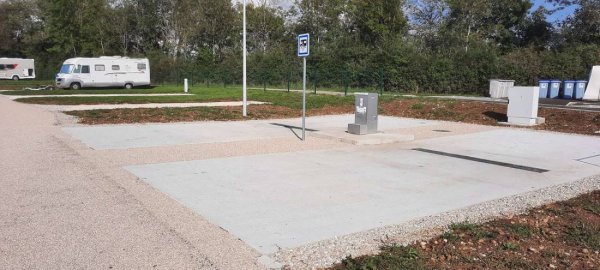 Stellplatz Clairvaux-les-Lacs — Photo 2