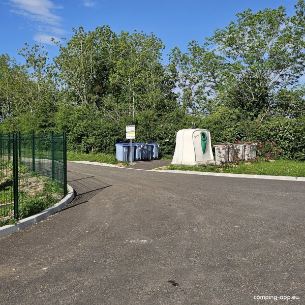 Stellplatz Clairvaux-les-Lacs — Photo 6