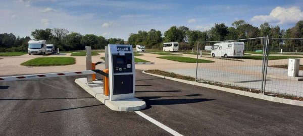 Stellplatz Clairvaux-les-Lacs — Photo 3