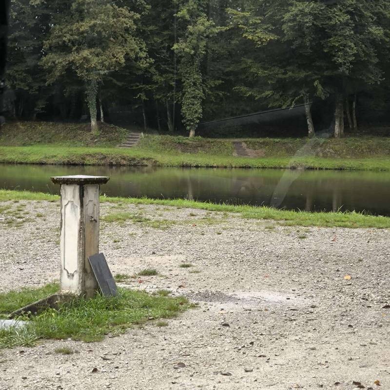 Stellplatz am See — Campervan Site in Champey