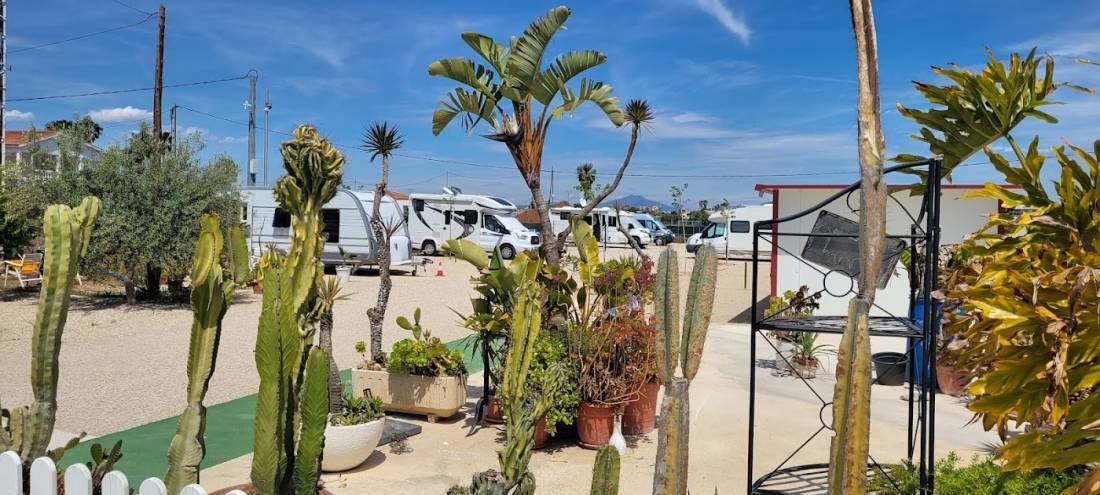 La Rotonda de Peñíscola Área Campe — Aire camping car in Peñíscola