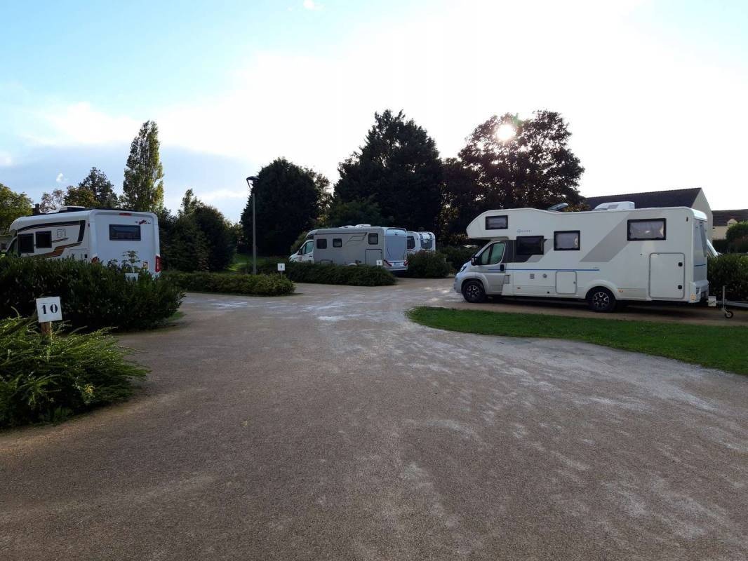 Stellplatz Pontigny — Sítio para autocaravanas in Pontigny