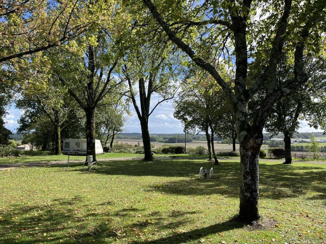 Camping Bellevue — Kemping in Chevanceaux