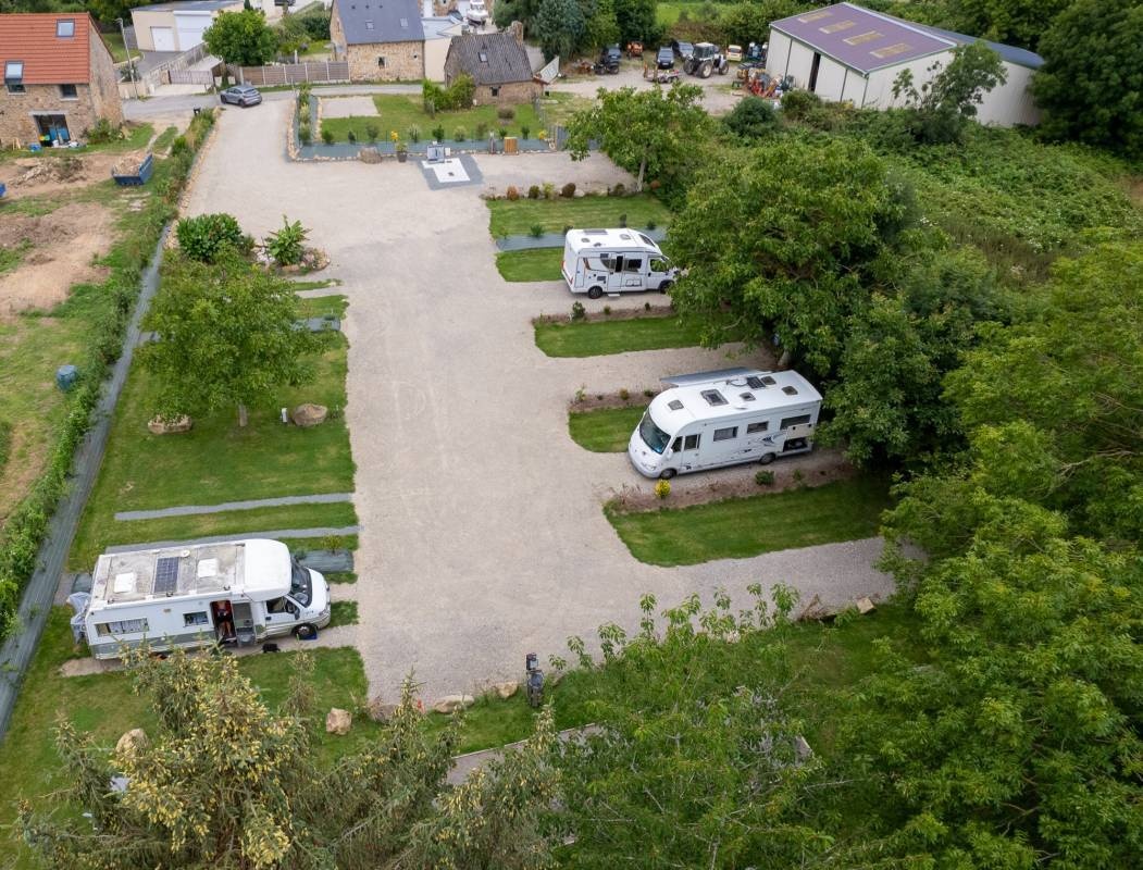 Aire de Camping car Bassard — Campervan Site in Jullouville