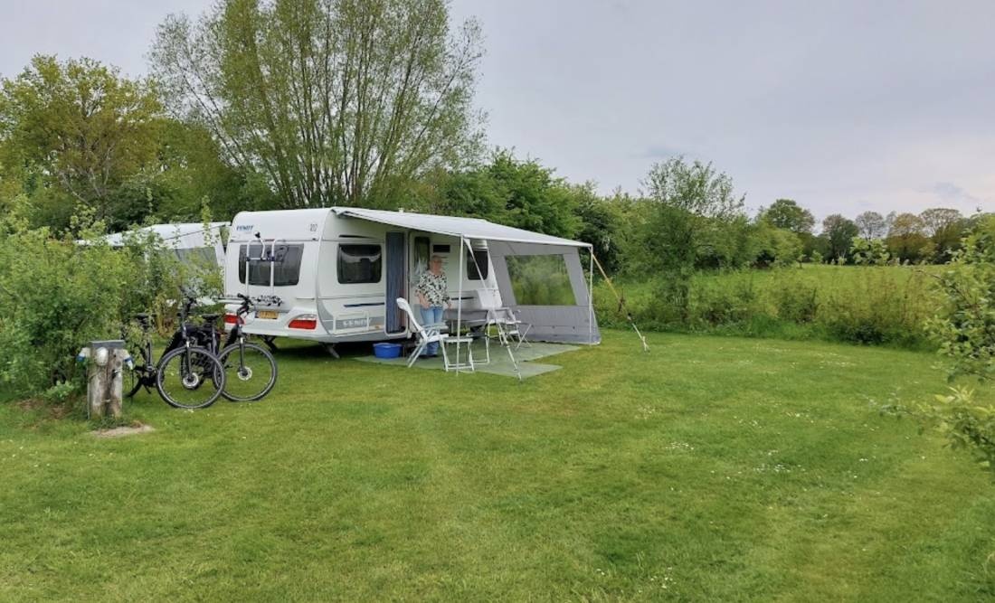 Kleine camping 't Eikenbos — Camping in Sinderen