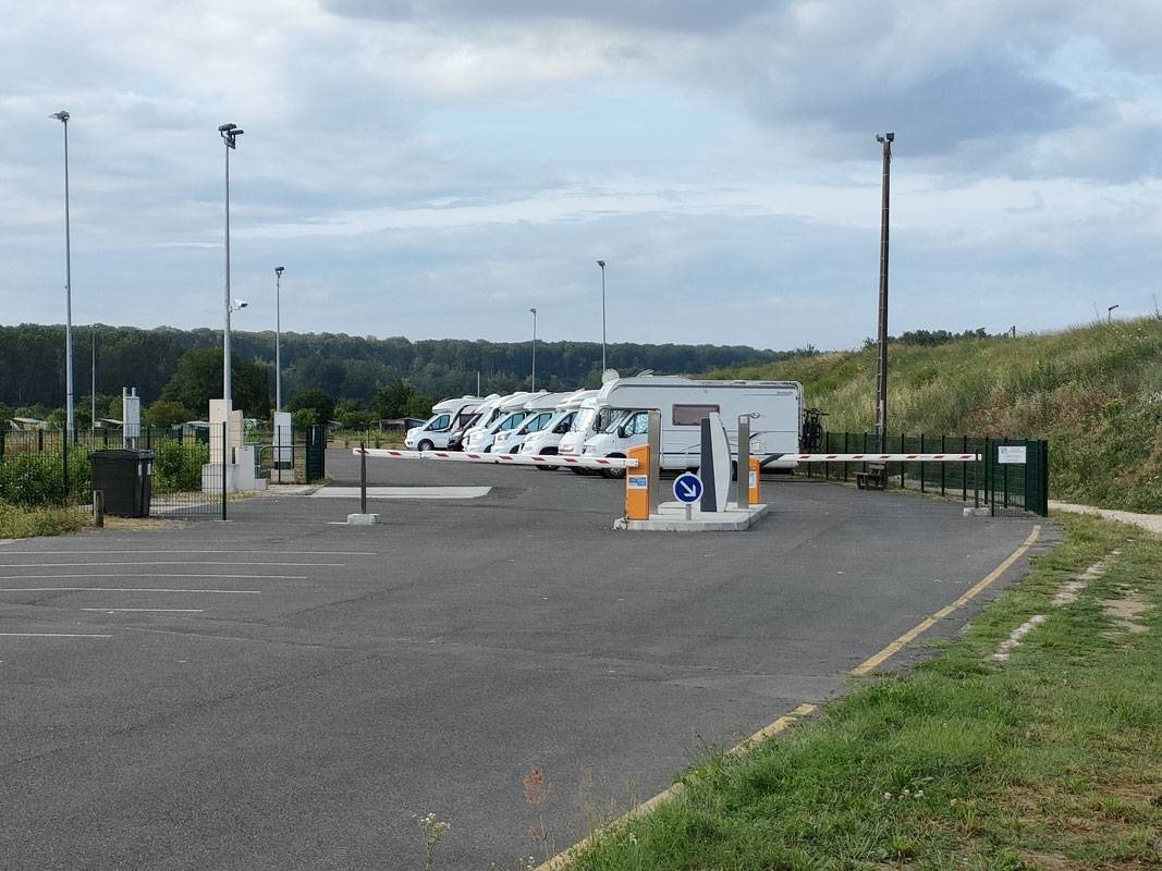 Stellplatz Parc des Expositions — Area Autocaravanas in Blois