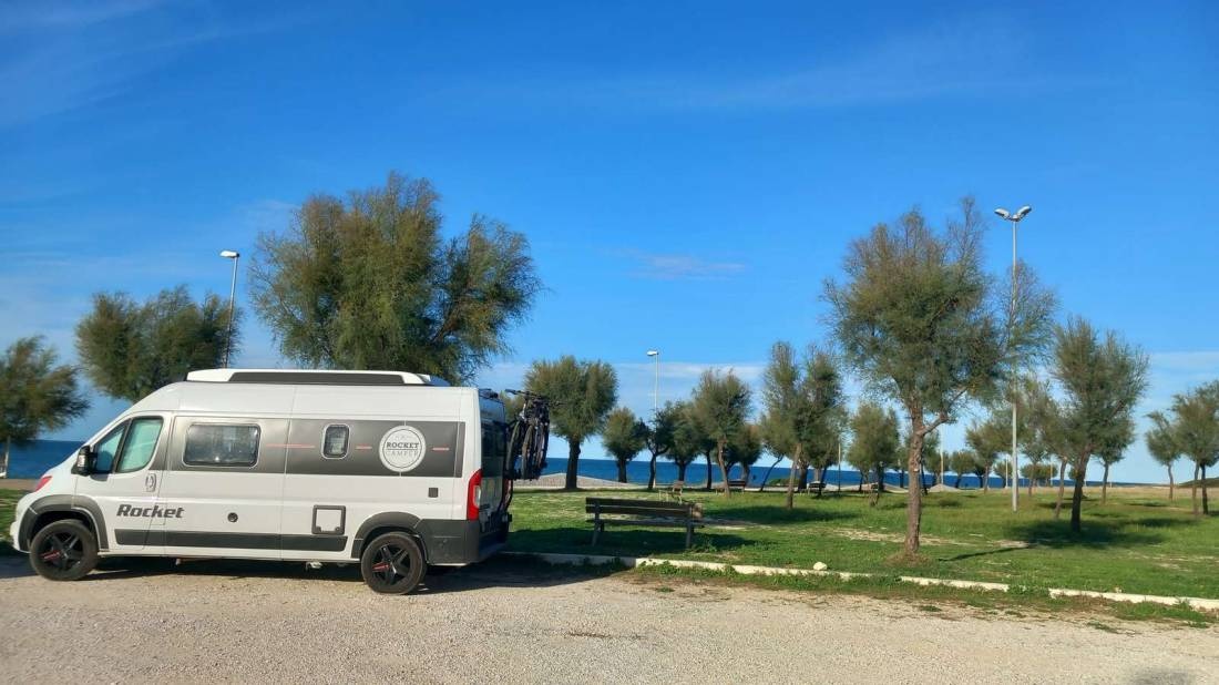 Parkplatz bei Torre Mileto — Sp. parking dla kamperów in San Nicandro Garganico