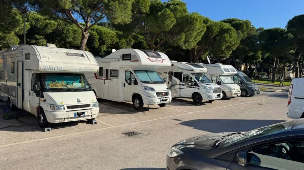 Parcheggio camper castiglione — Photo 2