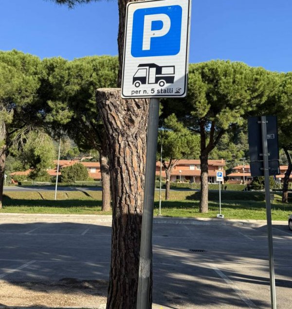 Parcheggio camper castiglione — Photo 3