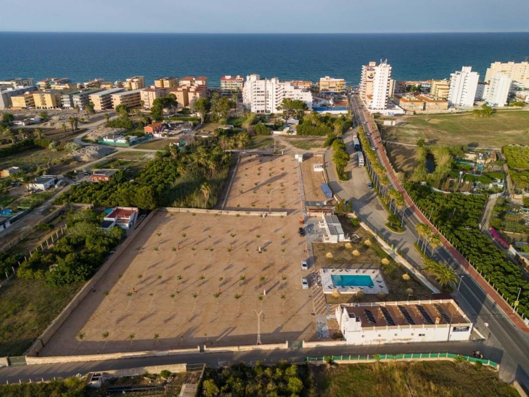 Area Camper Ohana Beach Taverned — Місце для кемпінгу in Tavernes de la Valldigna