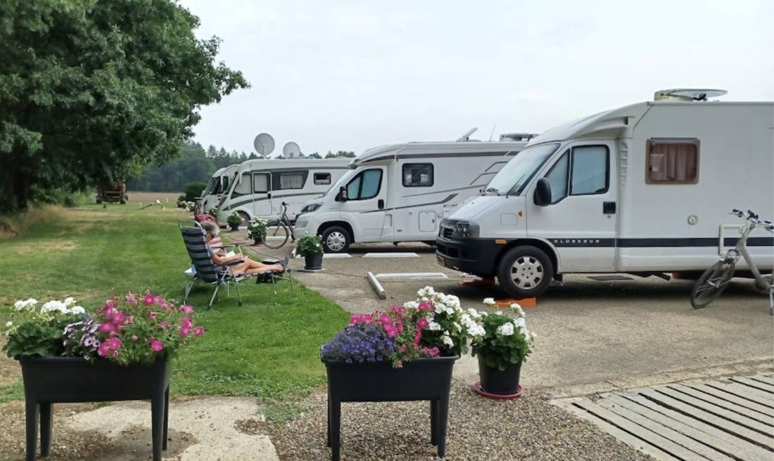Natuur Mobilehome Parking — Area Autocaravanas in Oudsbergen