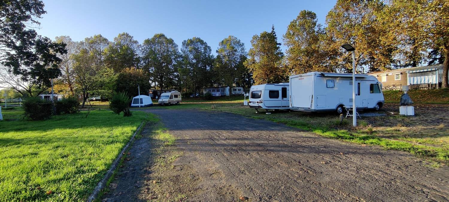 Camping Le Chillou d'Ozon — Campingplads in Châtellerault