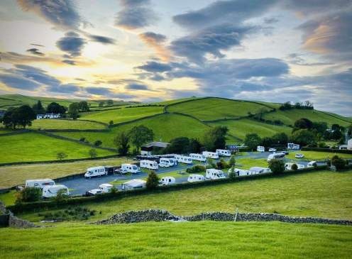 The Ashes Caravan Park — Sítio de acampamento in Kendal