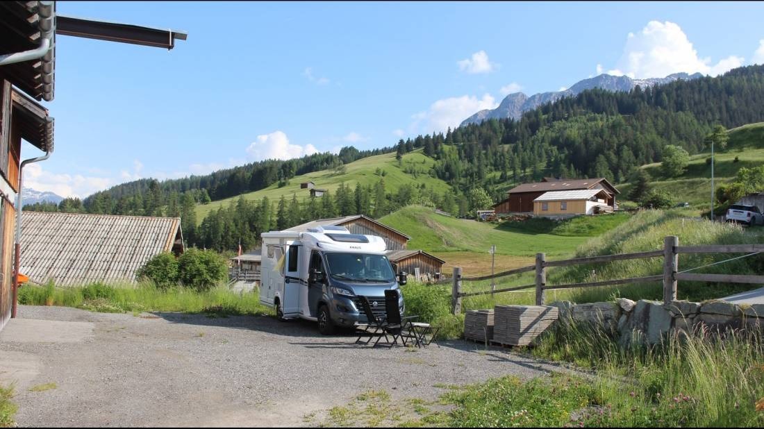 Stellplatz Dinvei — Camperplads in Stierva
