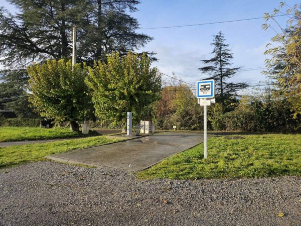 Stellplatz Saint-Étienne-les-Orgues — Photo 3