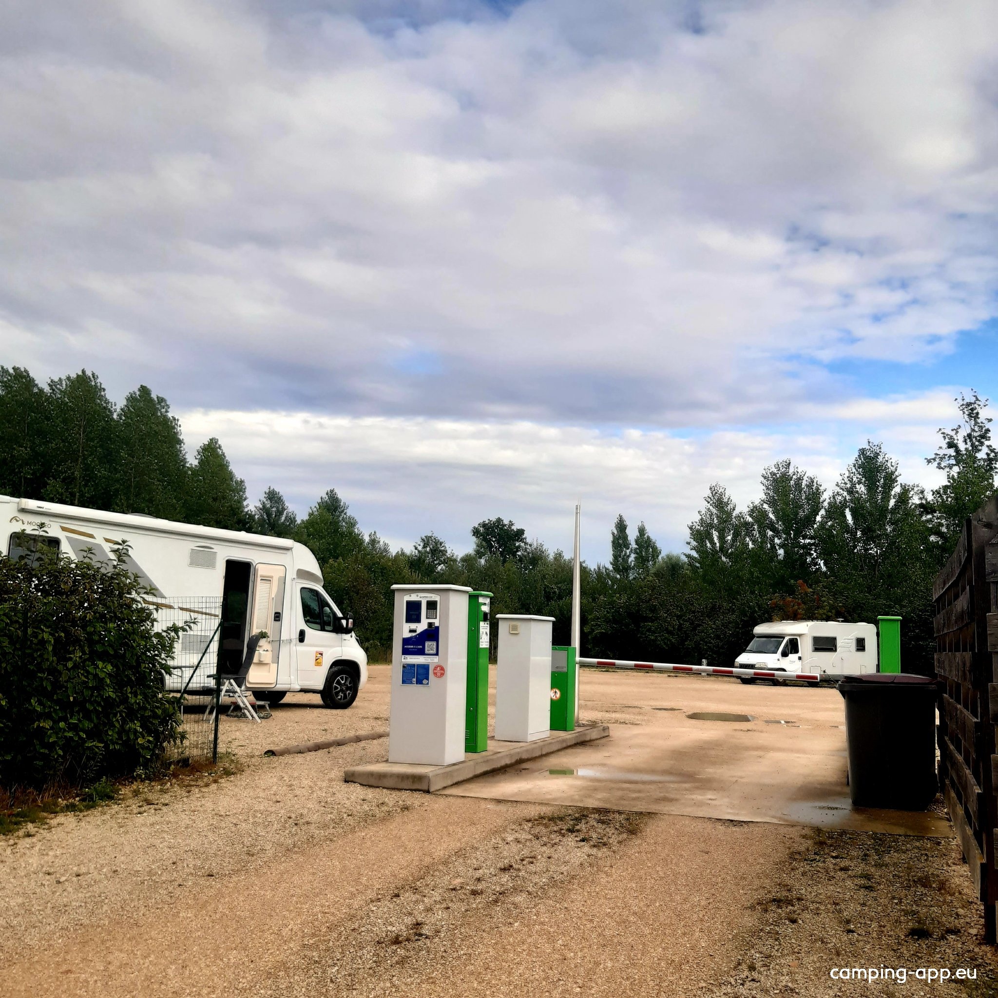 Stellplatz La Halte Saint Balséme — Sp. parking dla kamperów in Le Chêne