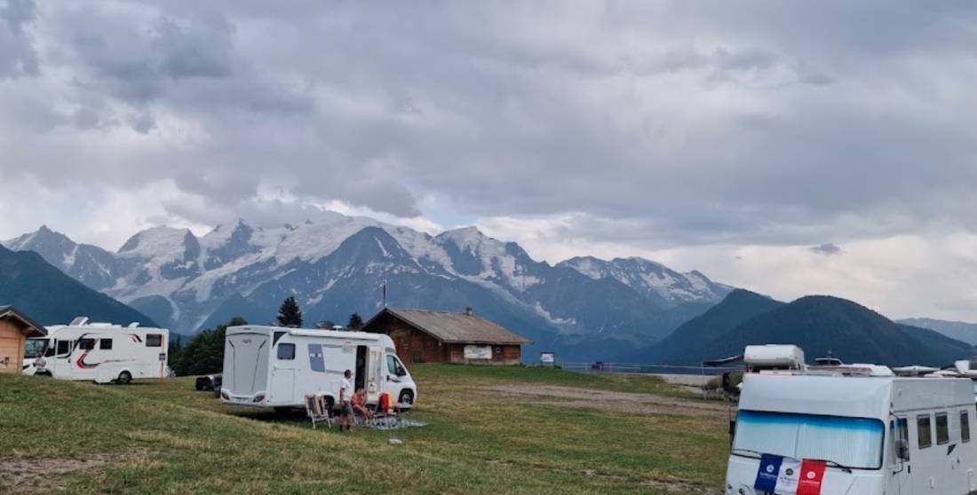 Naturcamping- und WoMo-Stellplatz Passy-Plaine-Joux — Camperplaats in Passy