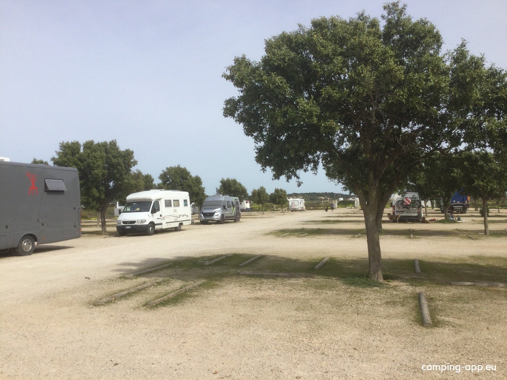 Parking Gratuito Playa de Camposoto — Offentlig parkering in San Fernando