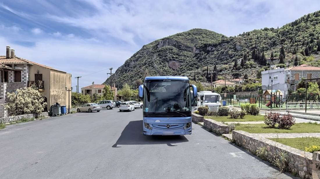 Parkplatz Mistras — Public Parking in Mistras