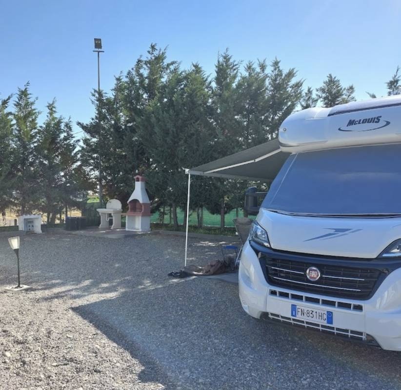 Krimisa Sosta Camper — Sp. parking dla kamperów in Cirò Marina