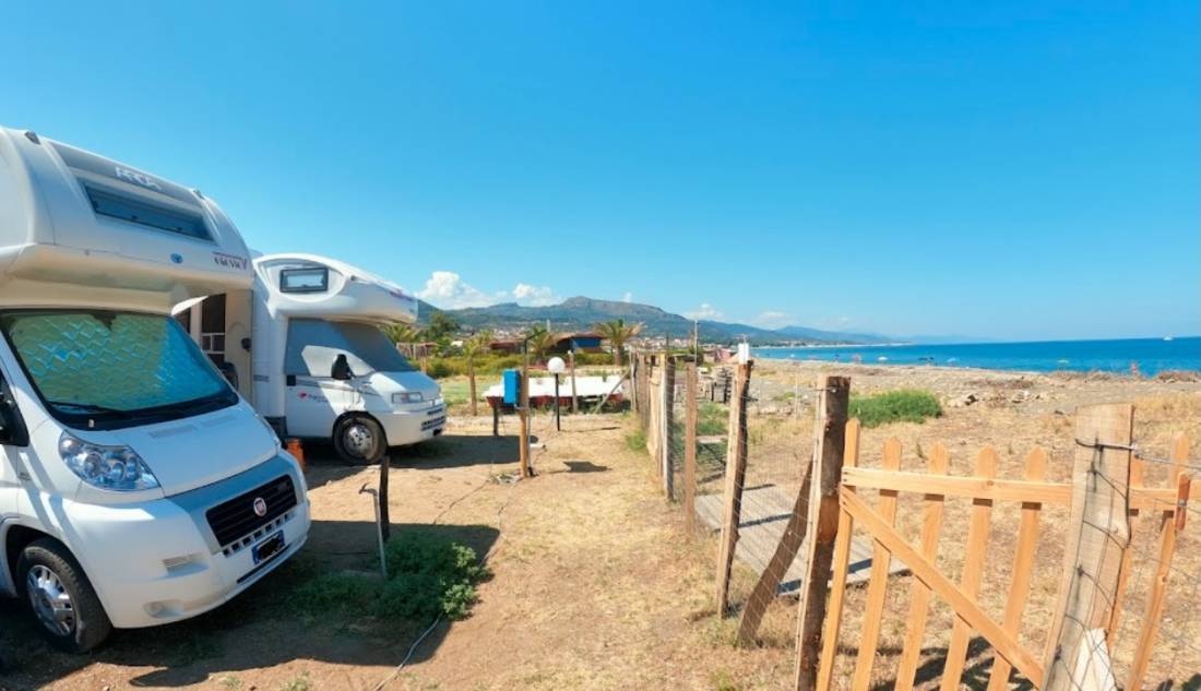 Area 51 sosta camper attrezzata — Aire camping car in Sant'Agata di Militello
